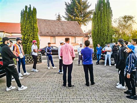 Die verteilen sich auf die städte eggenfelden, pfarrkirchen und simbach am. Flyer-Aktion im Landkreis Rottal-Inn - Ahmadiyya Muslim ...