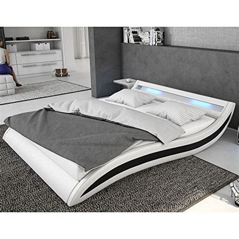 Beliani hat die grösste auswahl an hochwertigen modernen gartenmöbel, balkonmöbel, gartentische und gartenstühle zu äusserst günstigen preisen. Polster-Bett 140x200 cm weiß-schwarz aus Kunstleder mit ...