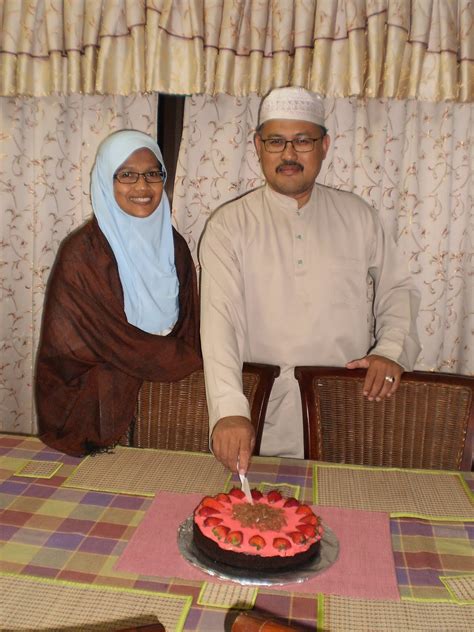 Semoga dengan meningkatnya usia diharap semakin mantap iman. atas nama cinta....: Selamat hari Lahir & Selamat hari Abah!!!