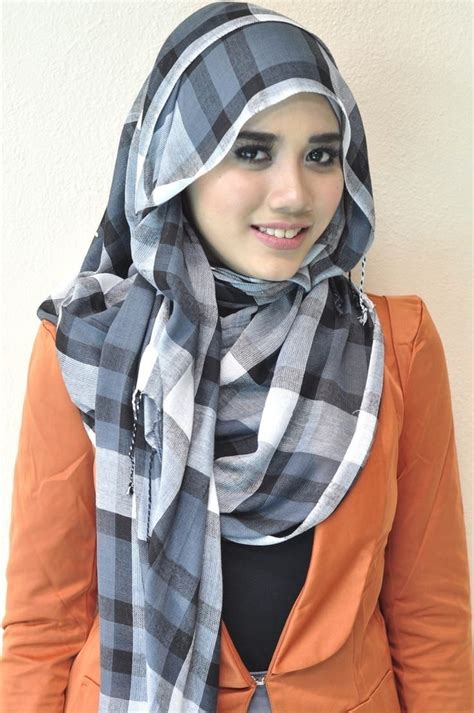 Check out our hijab outfits selection for the very best in unique or custom, handmade pieces from our well you're in luck, because here they come. 30 Cute Hijab Styles For University Girls - Hijab Fashion