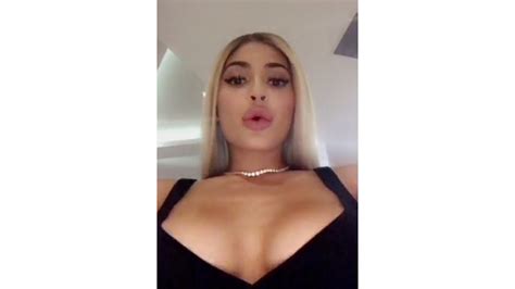 Kylie Jenner And Her Unique Posing Techniques For Your Instagram Feed