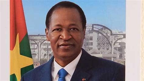 1991 wurde die von ihm initiierte verfassung der vierten republik per referendum angenommen und compaoré durch wahlen, die von der opposition boykottiert wurden, im amt bestätigt. Blaise_Compaoré_Burkina_Faso_pouvoir - YE-MINH - YE-MINH