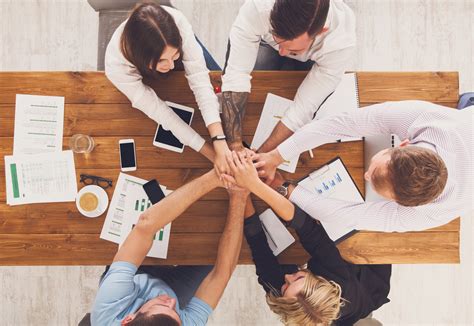 Host the Best Team Building Events! 6 Fun Corporate Outing Ideas