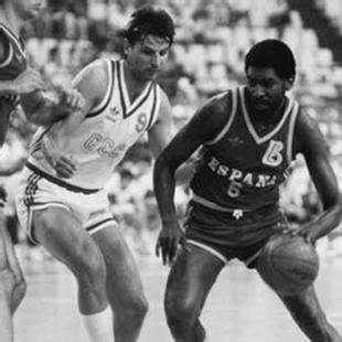 È un utente che utilizza l'ironia per protestare, sui social, per i problemi tecnici di sky al satellite che hanno impedito agli abbonati di. Mundial Baloncesto Colombia '82 | Chicho Sibilio