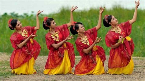 Maka dari itu, penting bagi generasi muda mengetahui tari tradisional setiap daerah yang ada di indonesia. √ Pengertian Tari Tradisional dan Contoh Tari Tradisional