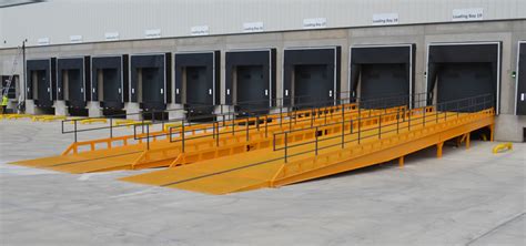 Examples of 'loading bay' in a sentence. MAJOR RETAILER LOADING BAY - Loading Bay Service