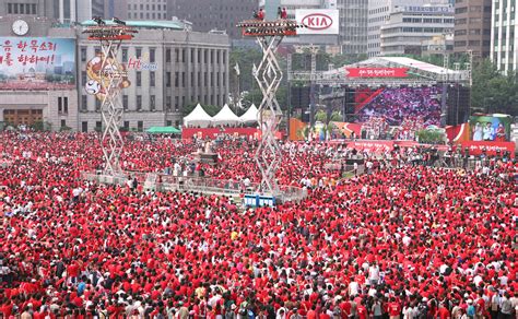 180618 월드컵 응원 오마이걸 비니. 시청 광장서 2002년 한일 월드컵 거리응원 되살린다 우리은 대한민국