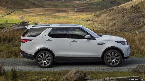 2018 Land Rover Discovery Color Yulong White Side Caricos