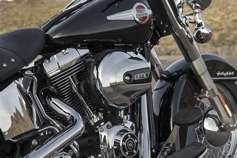 Harley keeps the line alive with its new, 2017 flstc that comes with all the familiar touches from the past. HARLEY DAVIDSON HERITAGE SOFTAIL CLASSIC specs - 2017 ...