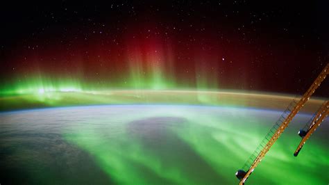 Look Astronauts Eye View Of The Spectacular Green Aurora Covering