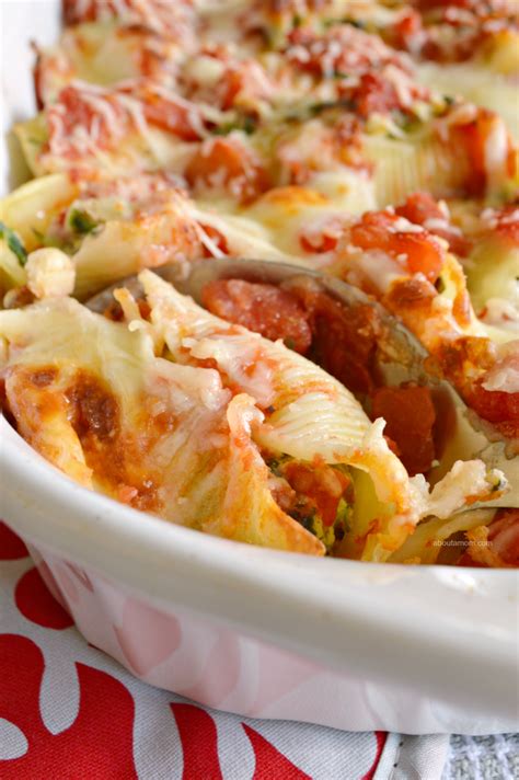 This is a good combination recipe, sausage, mushrooms and spinach, very nutritious, and tasts very good too. Italian Sausage, Spinach and Ricotta Stuffed Shells - About a Mom in 2020 | Stuffed shells ...