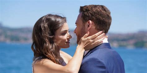 Hande erçel ile sevinç anlarından bir kareyi takipçilerinin beğenisine sunan kerem bürsin, hafta sonunun güzel geçmesi dileğinde de bulundu. Hande Erçel ile Kerem Bursin uzun uzun öpüştü!