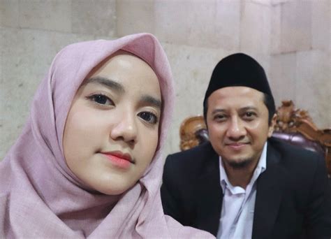 19 desember 1976 (31 tahun) pekerjaan terima kasih untuk semuanya semoga allah swt selalu melimpahkan rahmat dan barokah nya untuk pak ustadz beserta keluarga dan yayasan. 10 Pesona Manis Wirda Mansur, Putri Sulung Ustadz Yusuf ...