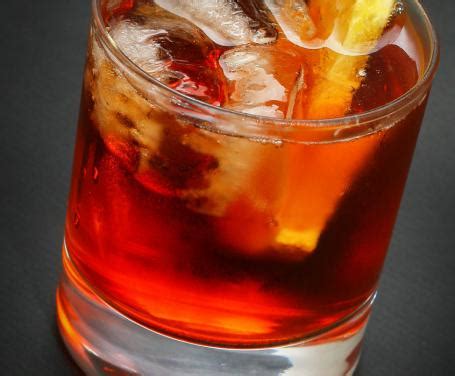 Simile nella composizione di cocktail Americano: la ricetta per preparare il cocktail Americano