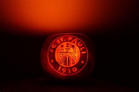 Dazu waren die banner „alle(s) für den derbysieg und „stadtmeister bleiben aufgehängt. Pin auf FC St. Pauli ⚽️