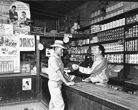 Vintage Photos Peek Into What Texas Grocery Stores Diners Used To