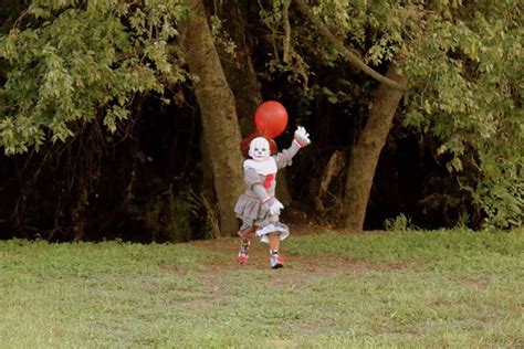 Sa 4 Year Olds Pennywise Costume Is Winning Hearts Contests