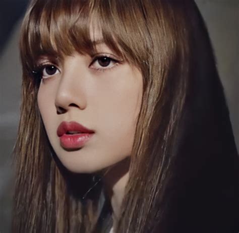 15 Times Blackpink Lisas Round Eyes And Full Lips Proved Shes Earned