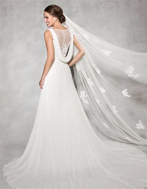 Thousands of new, used and preowned gowns at lowest prices in the united states. Anna Sorrano size 14 brand new with labels stunning ...