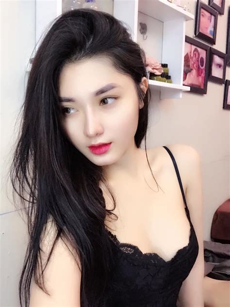 Hot Girl Thủ đô Xinh đẹp Nguyễn Lan Anh Khoe Góc Cạnh Sắc Sảo Quyến Rũ