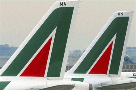 A Green And Red Airline Logo Logodix