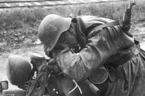 ww2 photo wwii german soldier rests on motorcycle world war two wehrmacht 2471 5 99 picclick