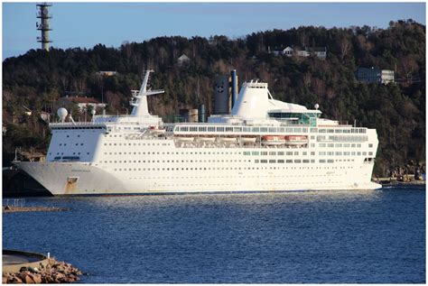 Cruise ship class, length, year built, number of cruise cabins and more. Scandinavia_1982
