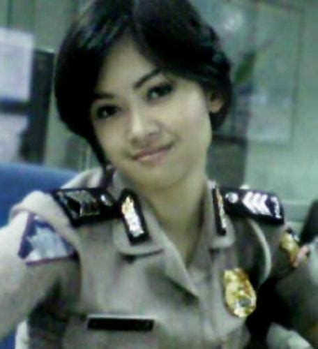 Banyak di jumpai akun pribadi polisi gagah atau akun publik yang b. Foto Polwan-Polwan Cantik di Indonesia - Loverlem blog