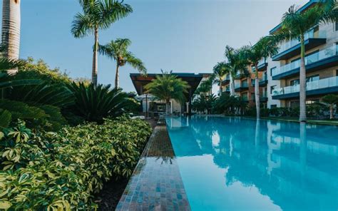 Anuncios de inmobiliarias, particulares y bancos. Elegantes Apartamentos (con imágenes) | Apartamentos, Piscina con jacuzzi