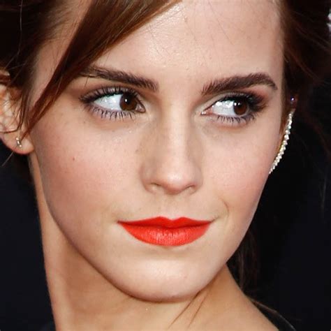 Emma Watson Makeup Beige Eyeshadow And Orange Lipstick Steal Her Style