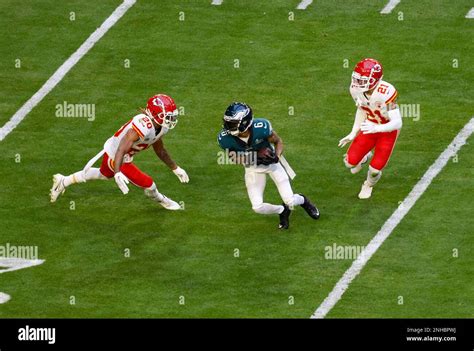 Philadelphia Eagles wide receiver DeVonta Smith (6) makes a catch