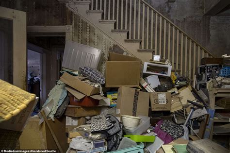 Eerie Pictures Show Decrepit Remains Of A Hoarders Alabama Home