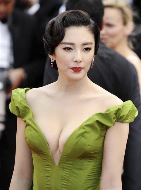 Zhang Yuqi R Bustyasians