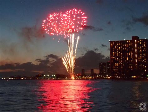 Watch The Fireworks At Waikiki Beach In Waikiki Oahu Hawaii