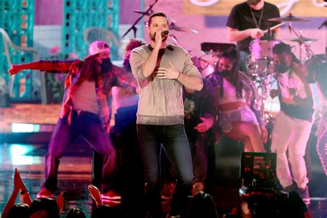 Walker Hayes Shows Off His Signature Fancy Like Applebees Dance
