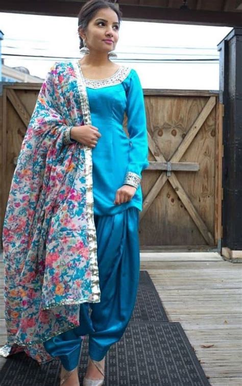 Palazzo suit sets, embroidered suits, or printed ones are the most trending designs in suits. Different types of punjabi suit designs - Simple Craft Ideas