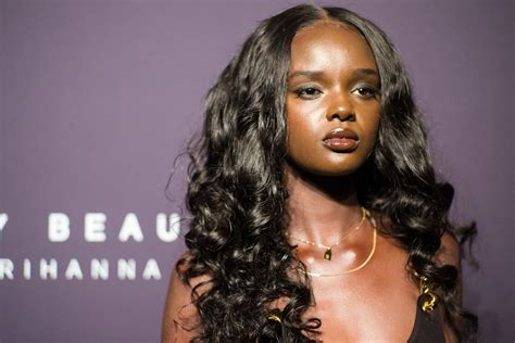 photos meet si swimsuit model duckie thot the spun what s trending in the sports world today