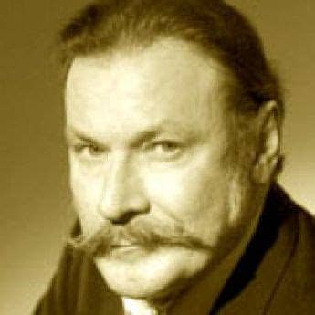 Актер александр самойлов в сцене из спектакля «история рыцаря» по сказке «дракон» драматурга евгения шварца в постановке режиссера антона непомнящего в мхат им. Александр Самойлов - биография, дата рождения, место ...