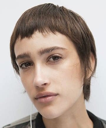 It usually begins when the bangs are too long for you to see, but too short to tuck them behind your ears. Uneven Bangs, 15 Cute Haircuts That Prove the Growing Out ...