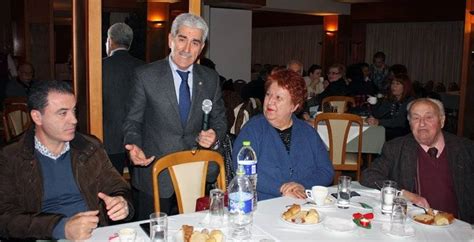 Ευκολη βασιλοπιτα με λιγα υλικα για τη νεα χρονια γρηγορη πρωτοχροννιατικη πιτα για το νεο ετος 2021. Βασιλόπιτα με αναφορές στον Σαράντο Καργάκο - Καβάλα, Πρωϊνή, Ραδιόφωνο, Εφημερίδα της Καβάλας ...