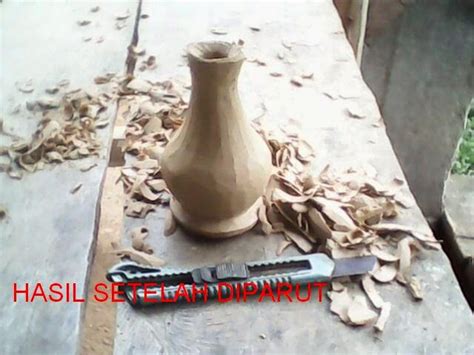 Jenis vas bunga selanjutnya adalah vas bunga dari tanah liat. Contoh Bahan Dan Alat Mewarnai Vas Bunga Dari Tanah Liat ...