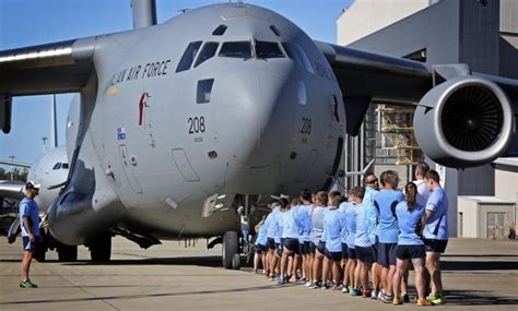 Low velocity airdrop delivery system (lvads). 見過貴的，沒見過這麼貴的!美國售印度C17運輸機創最高賣價! - 每日頭條