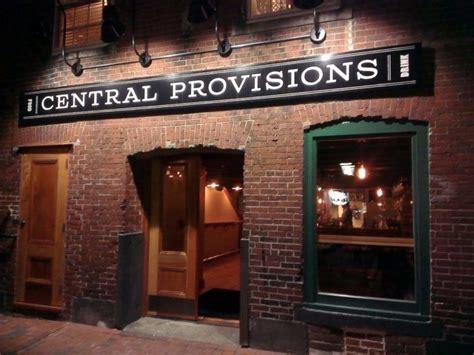 10 Wildly Famous Restaurants In Maine That Are Totally Worth The