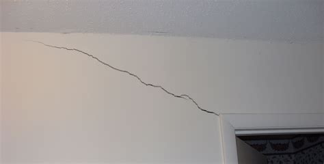 Moms Hub How To Repair Drywall Cracks In Corners