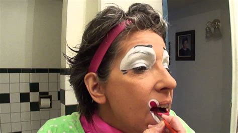 The Proper Way To Apply Clown Makeup Demo Youtube