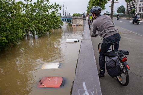 Seine Flooding 11 Dead In France And Germany As River Bursts Banks