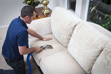 Comment nettoyer un canapé en tissu Trucs et astuces