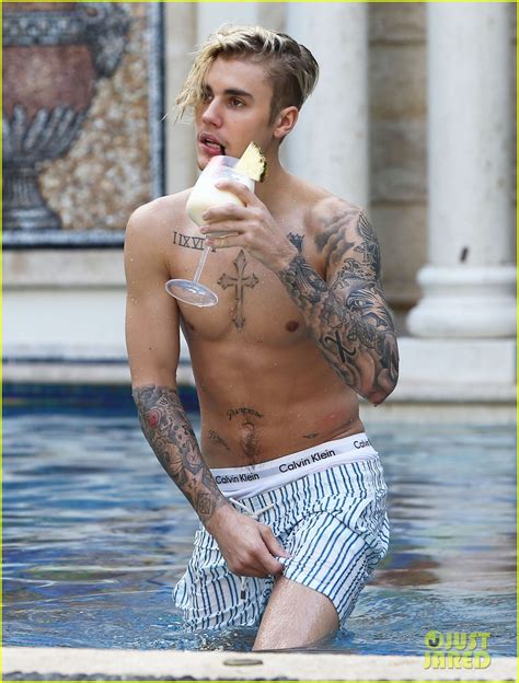 Justin Bieber Cools Off With A Shirtless Swim Photo 904768 Photo