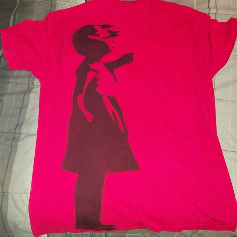 What to put in her hand? Balloon is not gonna fit. : r/Artadvice