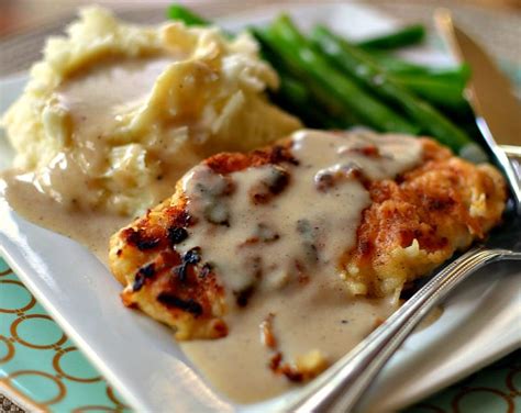 And served in a soft bun? Easy Pan Fried Chicken with Cream Gravy | Small Town Woman